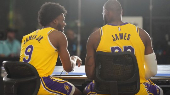 NBA: LeBron şi Bronny James, la primul joc împreună pentru LA Lakers | VIDEO