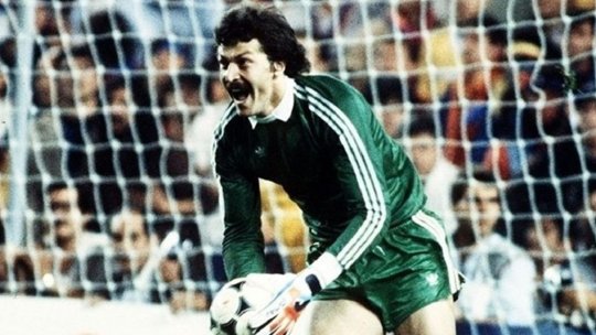 Secretele din palmele marilor portari. Mănușile favorite ale goalkeeperilor de top, de la Neuer, Donnarumma,Sommer la Buffon sau regretatul Duckadam