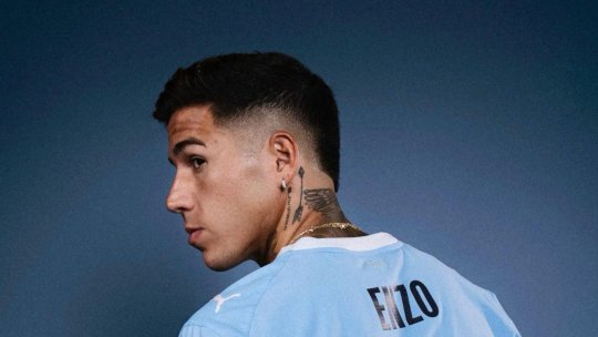 Manchester City a finalizat transferul lui Enzo Fernandez de la Chelsea